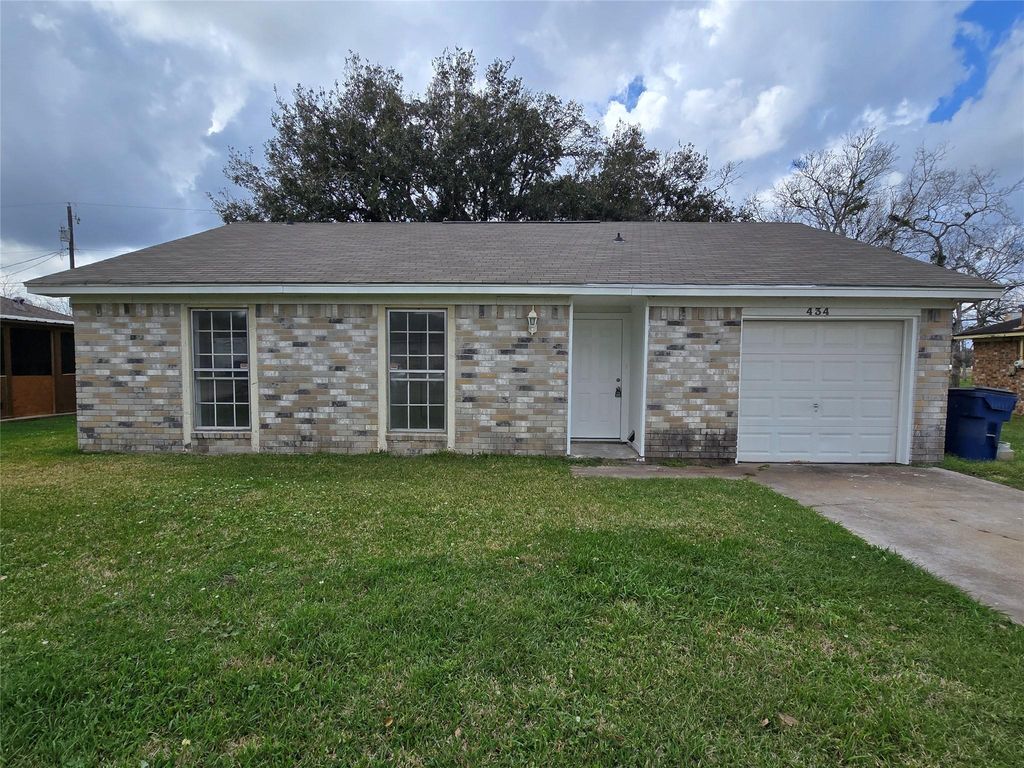 434 Long Street, West Columbia, TX 77486