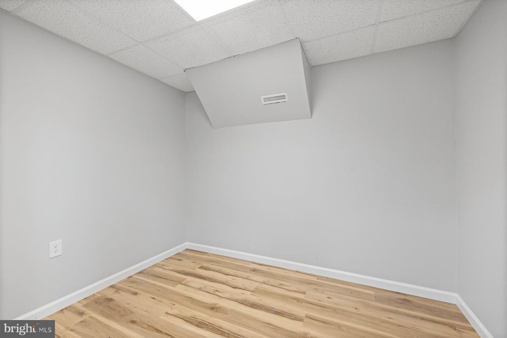 Image 35 of property listing at 4813 ASHFORD PL, Upper Marlboro, MD 20772