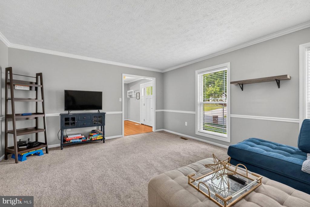 Image 9 of property listing at 4813 ASHFORD PL, Upper Marlboro, MD 20772