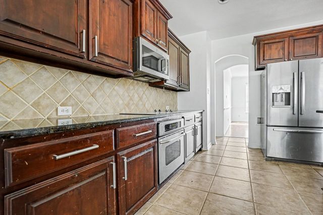 3023 Riverwood Lane, Grand Prairie, TX 75052