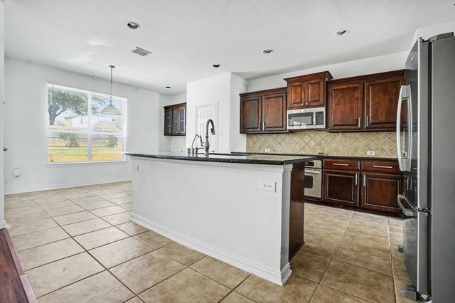 3023 Riverwood Lane, Grand Prairie, TX 75052
