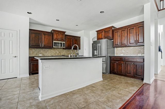 3023 Riverwood Lane, Grand Prairie, TX 75052