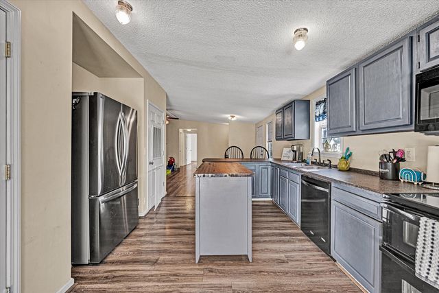 708 Mountain Meadow DR, Vinton, VA 24179