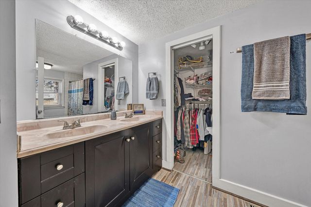 708 Mountain Meadow DR, Vinton, VA 24179