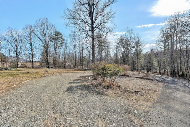 708 Mountain Meadow DR, Vinton, VA 24179