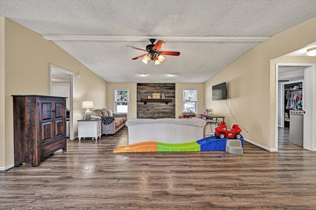 708 Mountain Meadow DR, Vinton, VA 24179