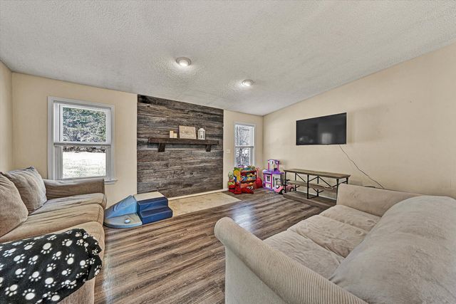 708 Mountain Meadow DR, Vinton, VA 24179