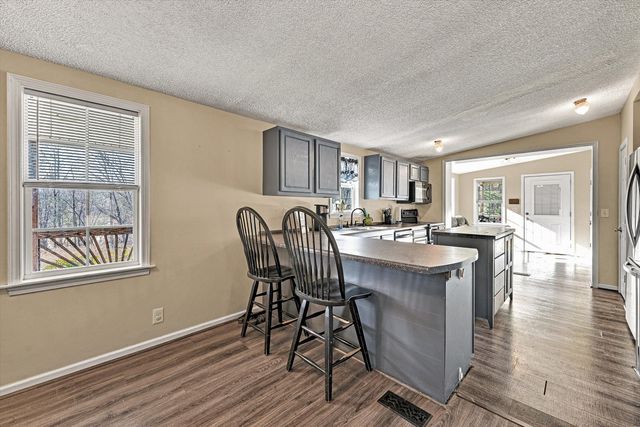 708 Mountain Meadow DR, Vinton, VA 24179