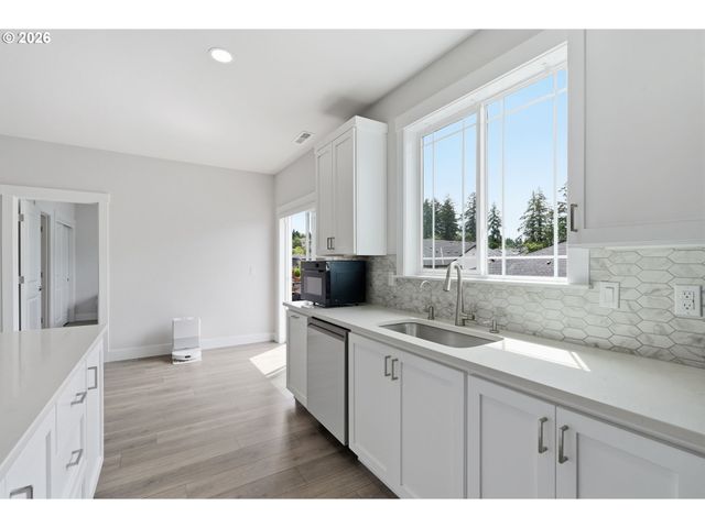 16834 Sw BEEMER Ln, Portland, OR 97224