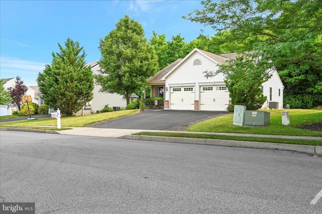 14 CRANBERRY CT, Lebanon, PA 17046