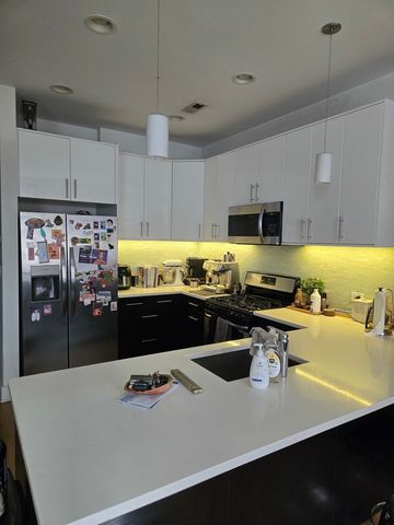 3707 N Southport Avenue 2, Chicago, IL 60613