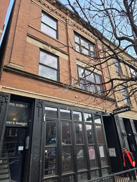 3707 N Southport Avenue 2, Chicago, IL 60613