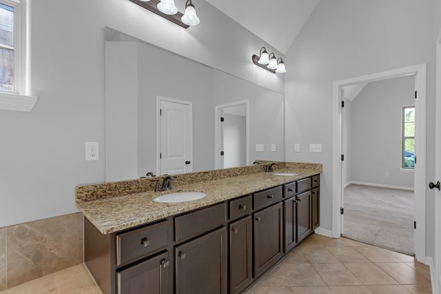 90 Willow Springs Ln, Oakland, TN 38060