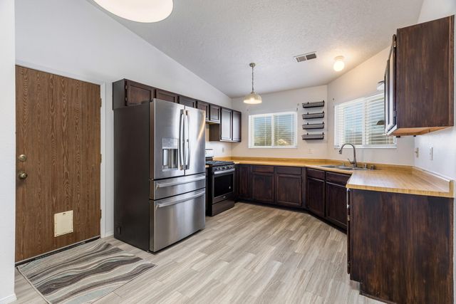 309 Asbury Road NE, Rio Rancho, NM 87124