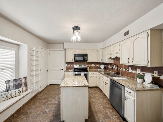 1320 Clearview Drive, Allen, TX 75002