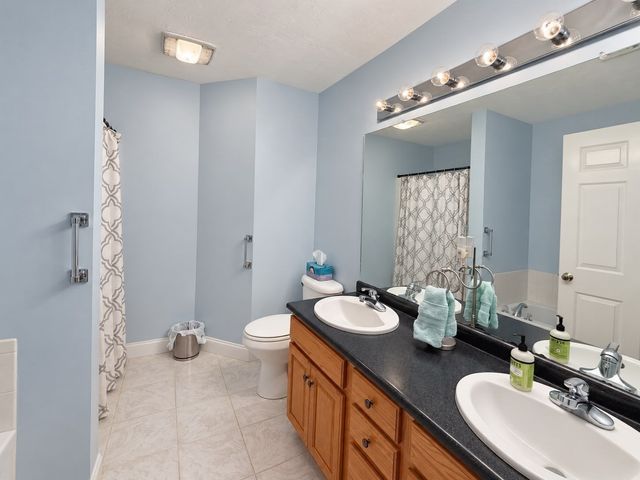 6 Technology Dr 133, Chelmsford, MA 01863