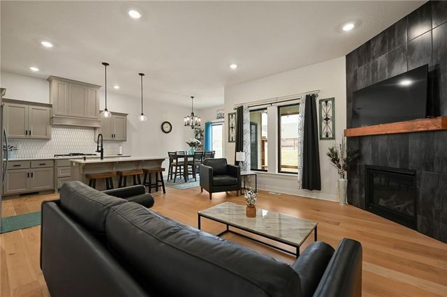 1845 Falcon Court, Kearney, MO 64060