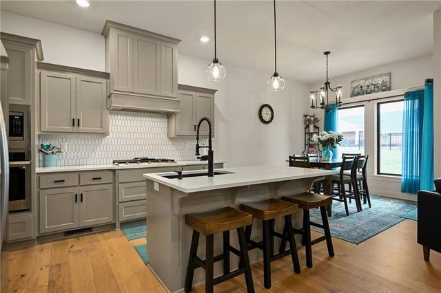 1845 Falcon Court, Kearney, MO 64060