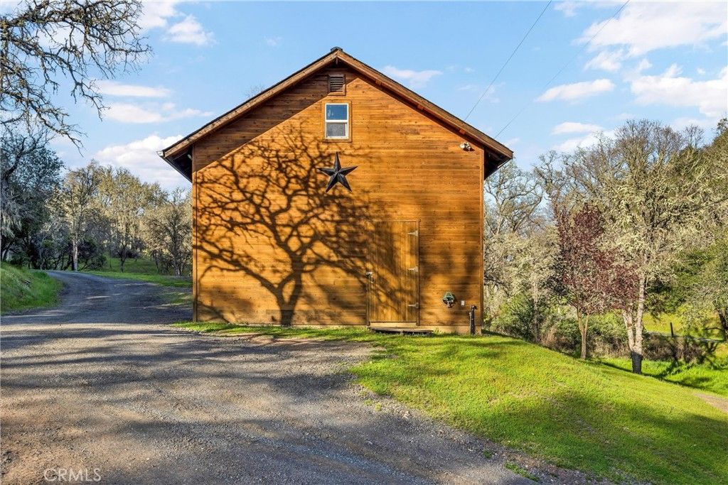 Image 11 of property listing at 5963 Eickhoff Road, Lakeport, CA 95453