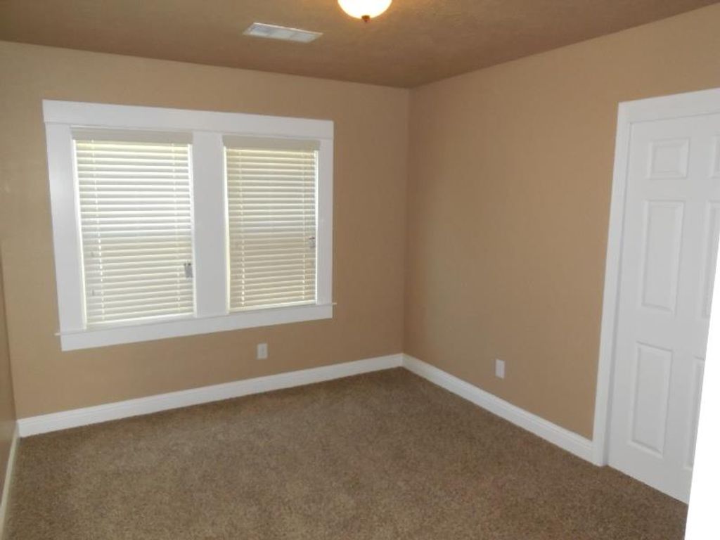 Image 10 of property listing at 1465 N Wilson, Fresno, CA 93728