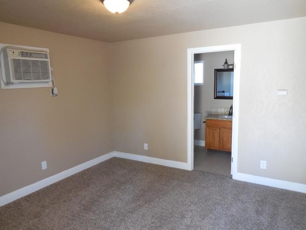 Image 13 of property listing at 1465 N Wilson, Fresno, CA 93728