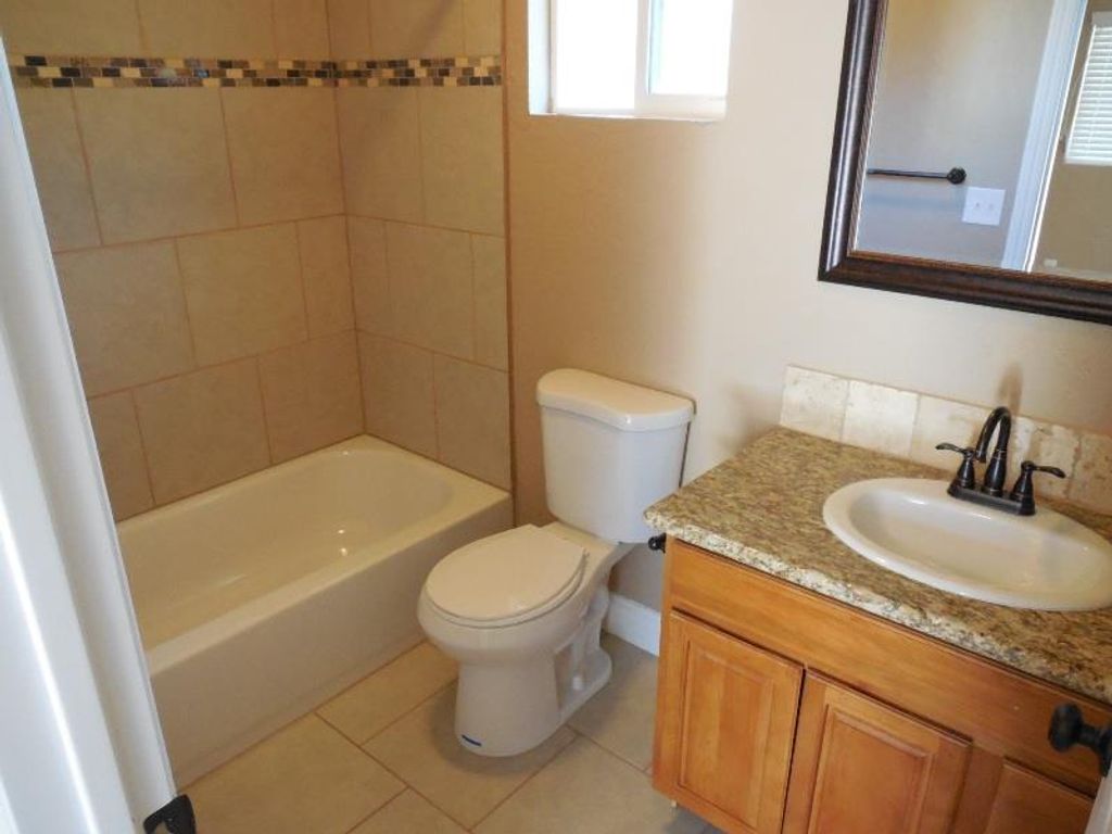 Image 14 of property listing at 1465 N Wilson, Fresno, CA 93728