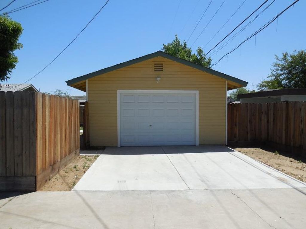 Image 15 of property listing at 1465 N Wilson, Fresno, CA 93728