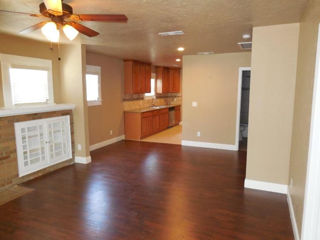 Image 2 of property listing at 1465 N Wilson, Fresno, CA 93728