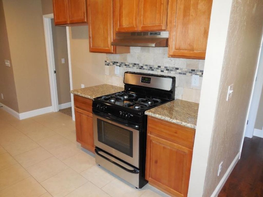 Image 7 of property listing at 1465 N Wilson, Fresno, CA 93728