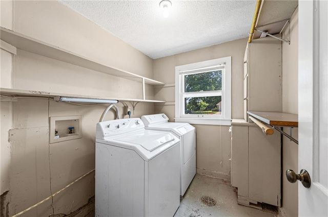 11815 Johnson Drive, Shawnee, KS 66203