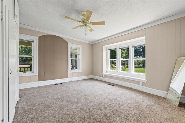 11815 Johnson Drive, Shawnee, KS 66203