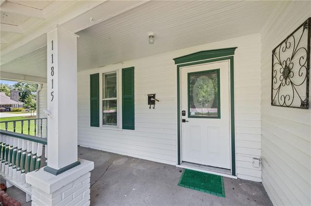 11815 Johnson Drive, Shawnee, KS 66203