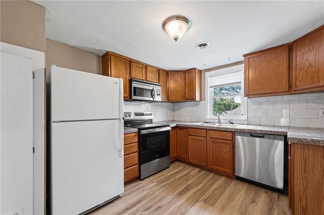 11815 Johnson Drive, Shawnee, KS 66203