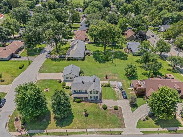 11815 Johnson Drive, Shawnee, KS 66203
