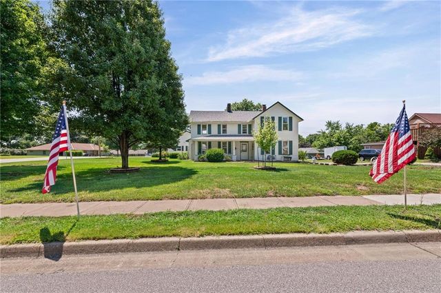 11815 Johnson Drive, Shawnee, KS 66203