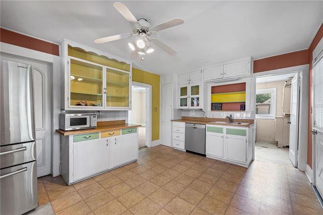 11815 Johnson Drive, Shawnee, KS 66203