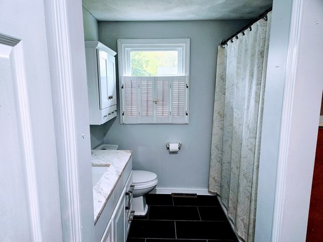 22 Osceola Ln, Billerica, MA 01821