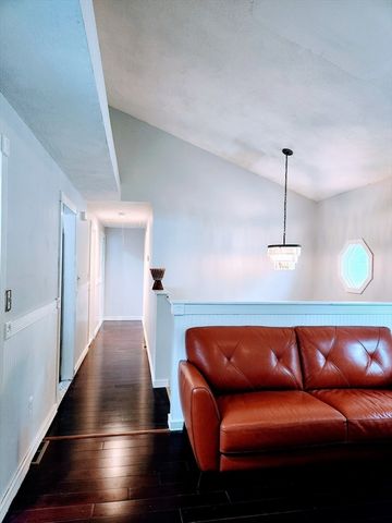 22 Osceola Ln, Billerica, MA 01821