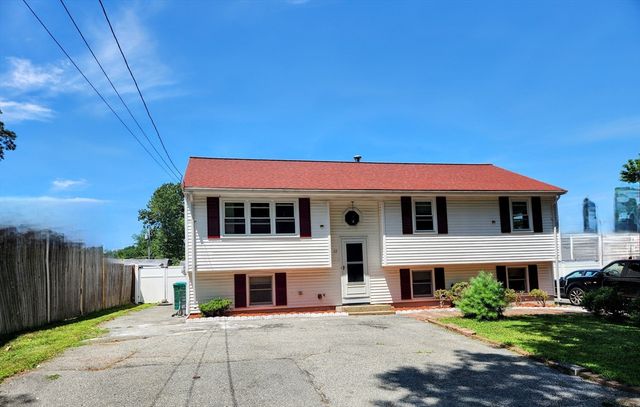 22 Osceola Ln, Billerica, MA 01821