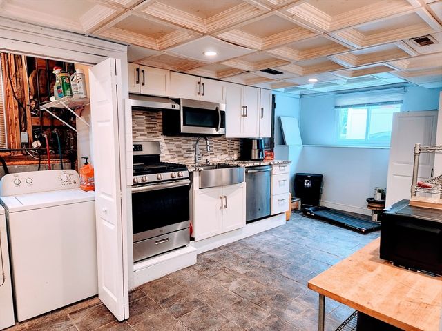 22 Osceola Ln, Billerica, MA 01821