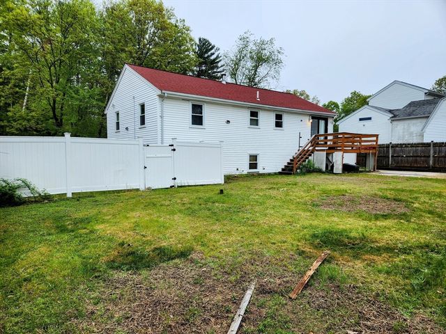 22 Osceola Ln, Billerica, MA 01821