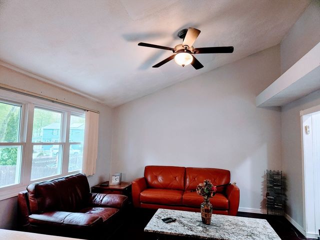 22 Osceola Ln, Billerica, MA 01821