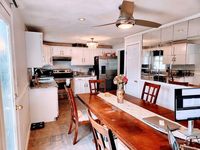 22 Osceola Ln, Billerica, MA 01821