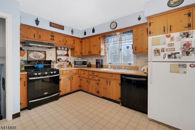 6 Wyndwood Rd, Morris Plains Boro, NJ 07950