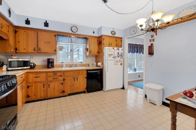 6 Wyndwood Rd, Morris Plains Boro, NJ 07950