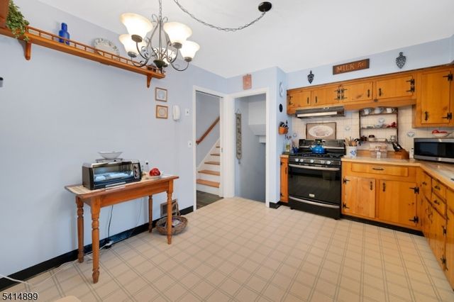 6 Wyndwood Rd, Morris Plains Boro, NJ 07950