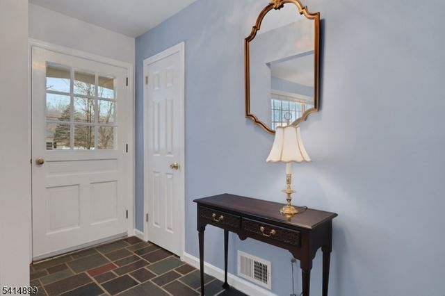 6 Wyndwood Rd, Morris Plains Boro, NJ 07950