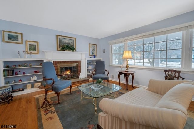 6 Wyndwood Rd, Morris Plains Boro, NJ 07950