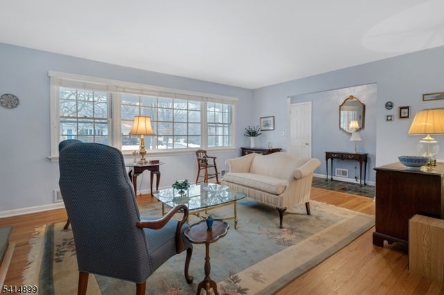 6 Wyndwood Rd, Morris Plains Boro, NJ 07950