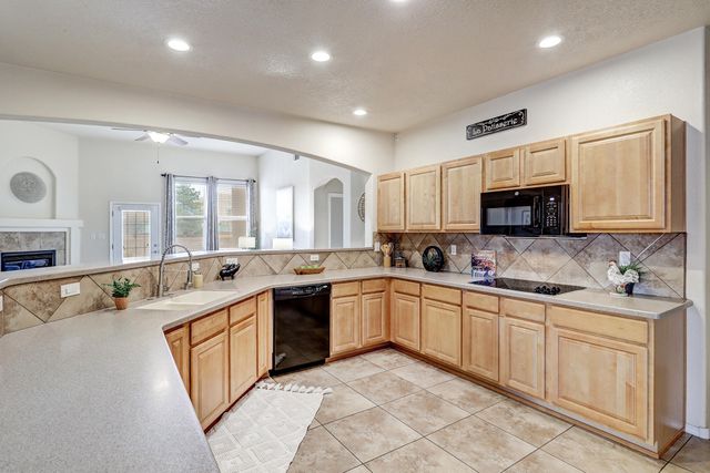 1922 Western Hills Drive SE, Rio Rancho, NM 87124